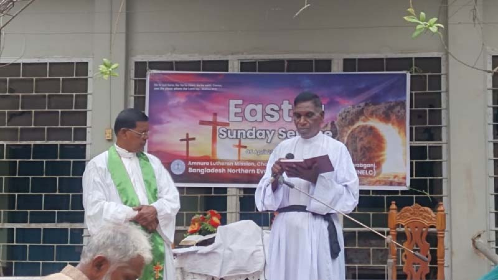 চাঁপাইনবাবগঞ্জে যথাযথ মর্যাদায় ইস্টার সানডে উদযাপিত