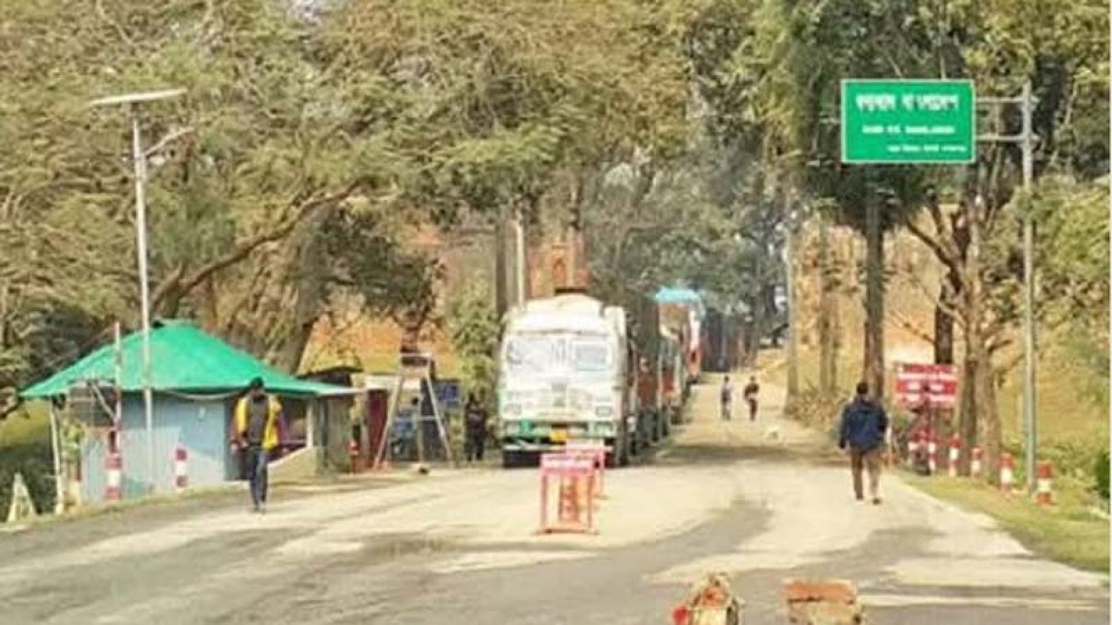সোনামসজিদ স্থলবন্দরে ১৭ দিন ধরে পাথর আমদানি বন্ধ