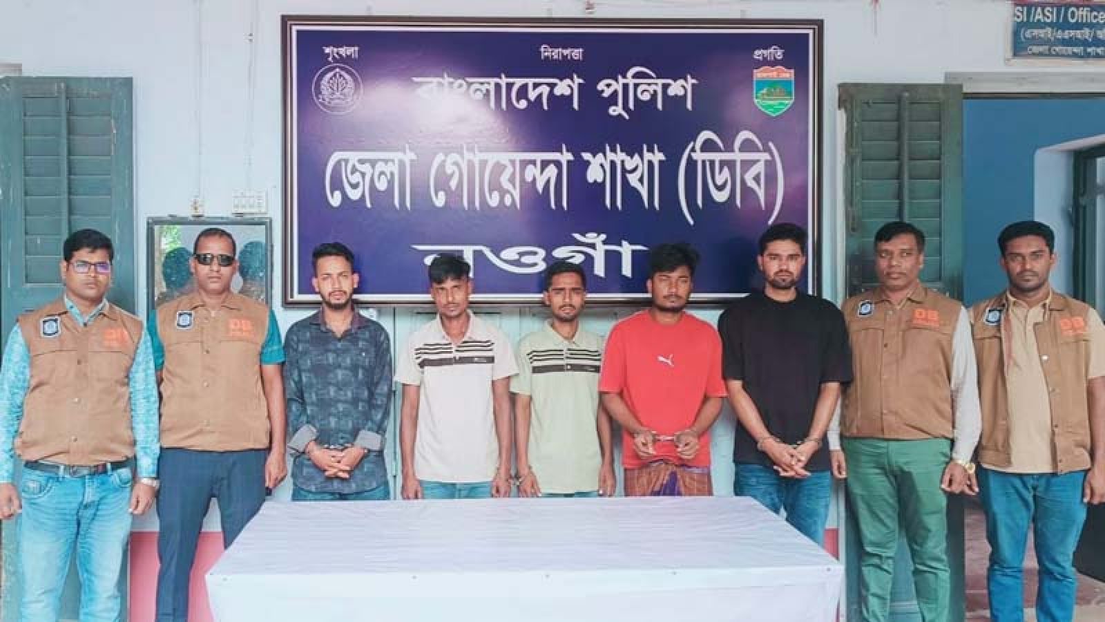 অনলাইন জুয়ায় ৮ লাখ টাকা হারিয়ে ছিনতাইয়ের নাটক, গ্রেপ্তার ৬