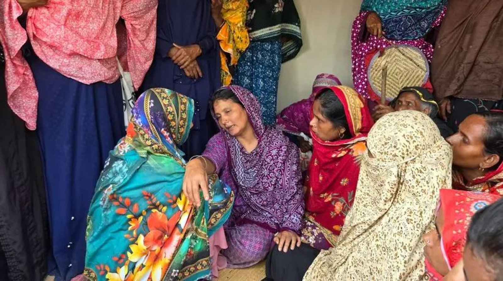 ওরা ৫ বোন মিলে আমার মেয়ে-জামাই আর নাতি-নাতনিকে হত্যা করছে : নিহত পপির মা