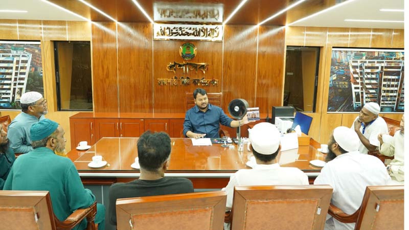 রাসিক প্রশাসকের সাথে কাদিরগঞ্জ নিমতলা জামে মসজিদের মুসল্লীদের সৌজন্য সাক্ষাৎ