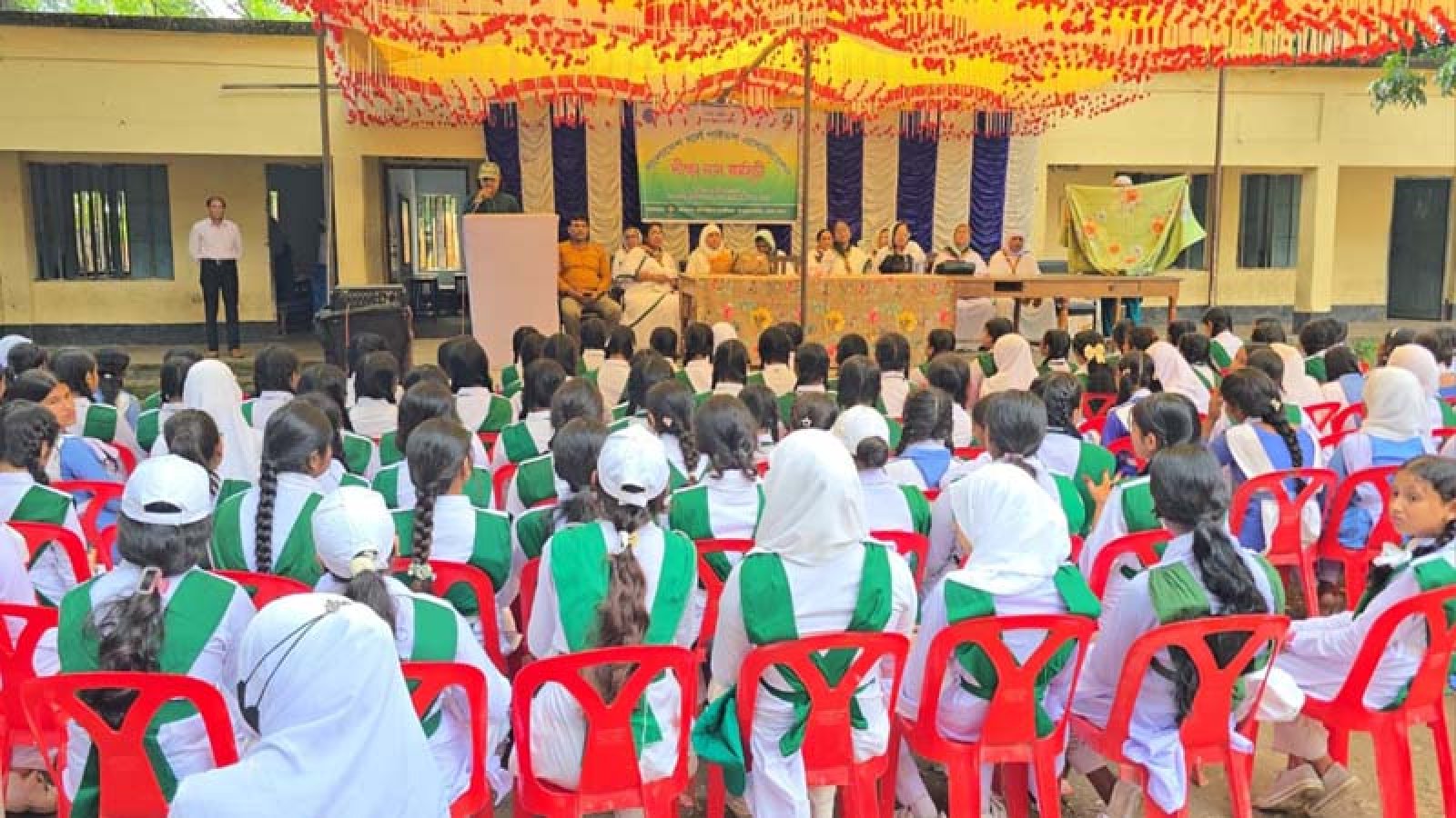 সাঁথিয়ায় গার্ল গাইডস এসোসিয়েশনের দীক্ষা দান কর্মসূচী অনুষ্ঠিত