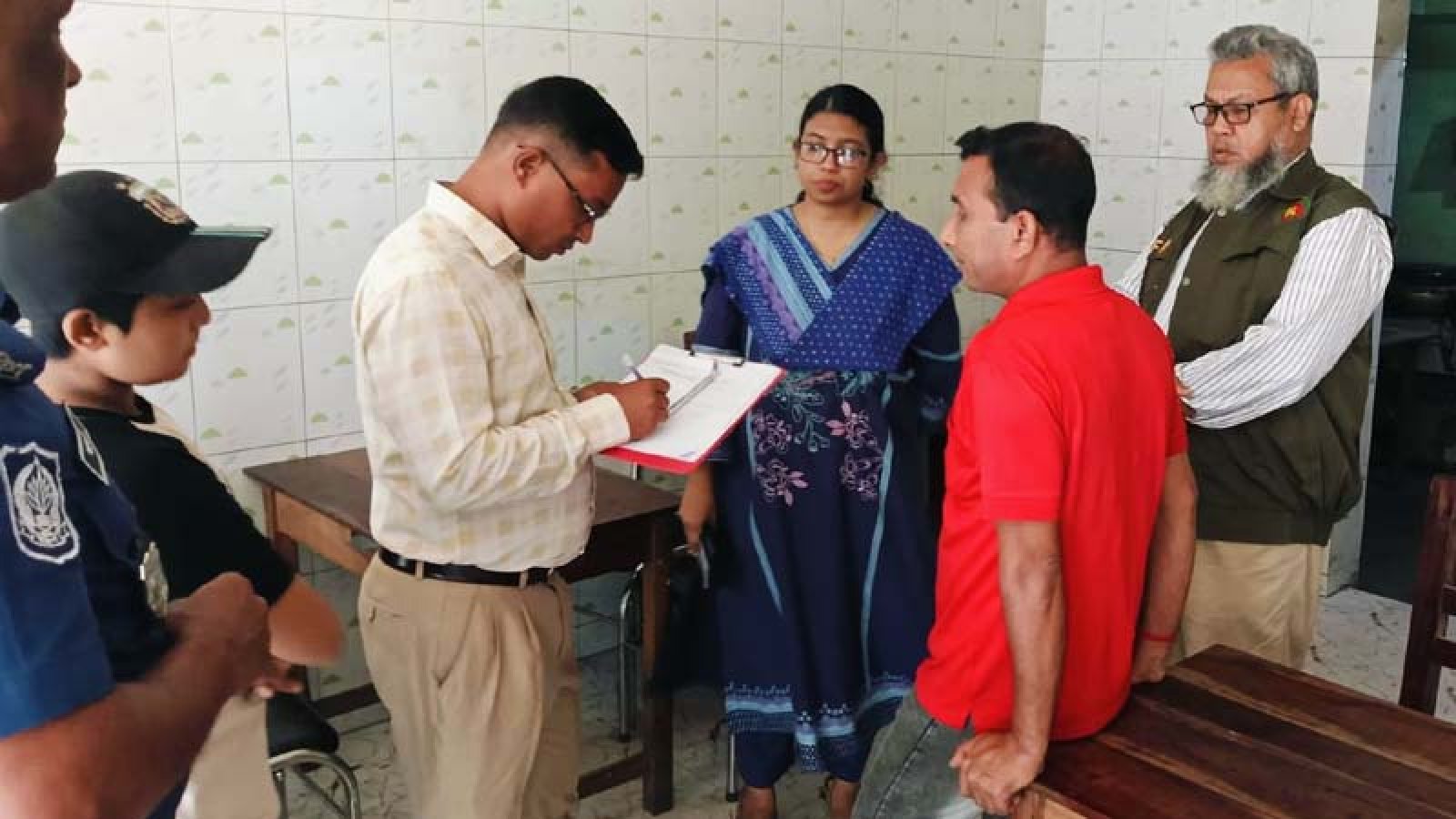 সিংড়ায় দুই মিষ্টি দোকানিকে অর্থদণ্ড