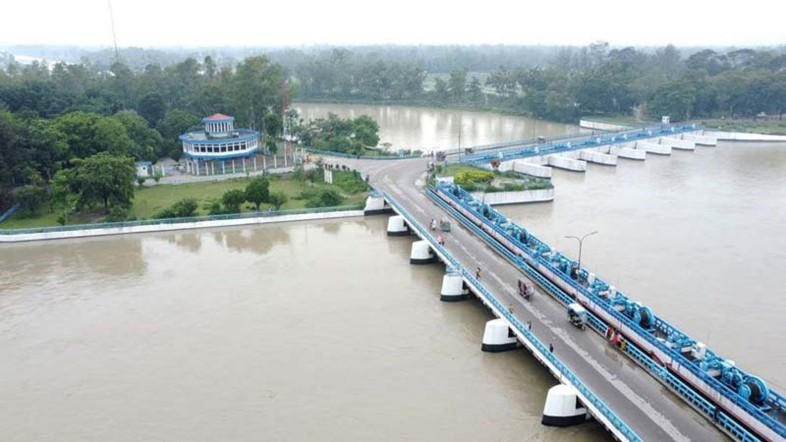 বিপৎসীমার ওপরে ৩ নদীর পানি, খুলল তিস্তা ব্যারাজের ৪৪ জলকপাট