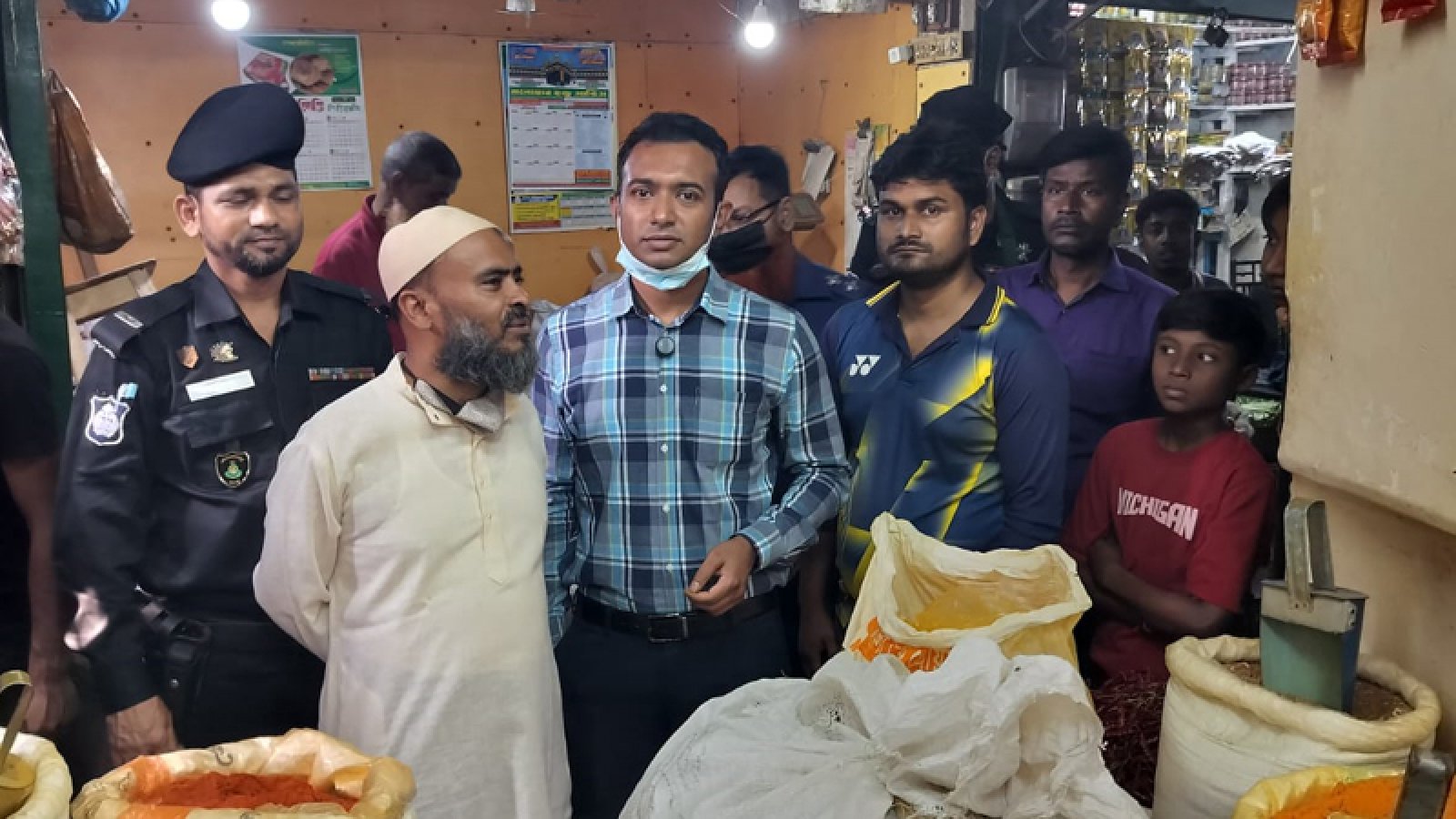 বগুড়ায় অস্বাস্থ্যকর সেমাই তৈরিতে মালিকের ১ মাসের জেল, মসলায় ভেজাল দেয়ায় অর্থদণ্ড