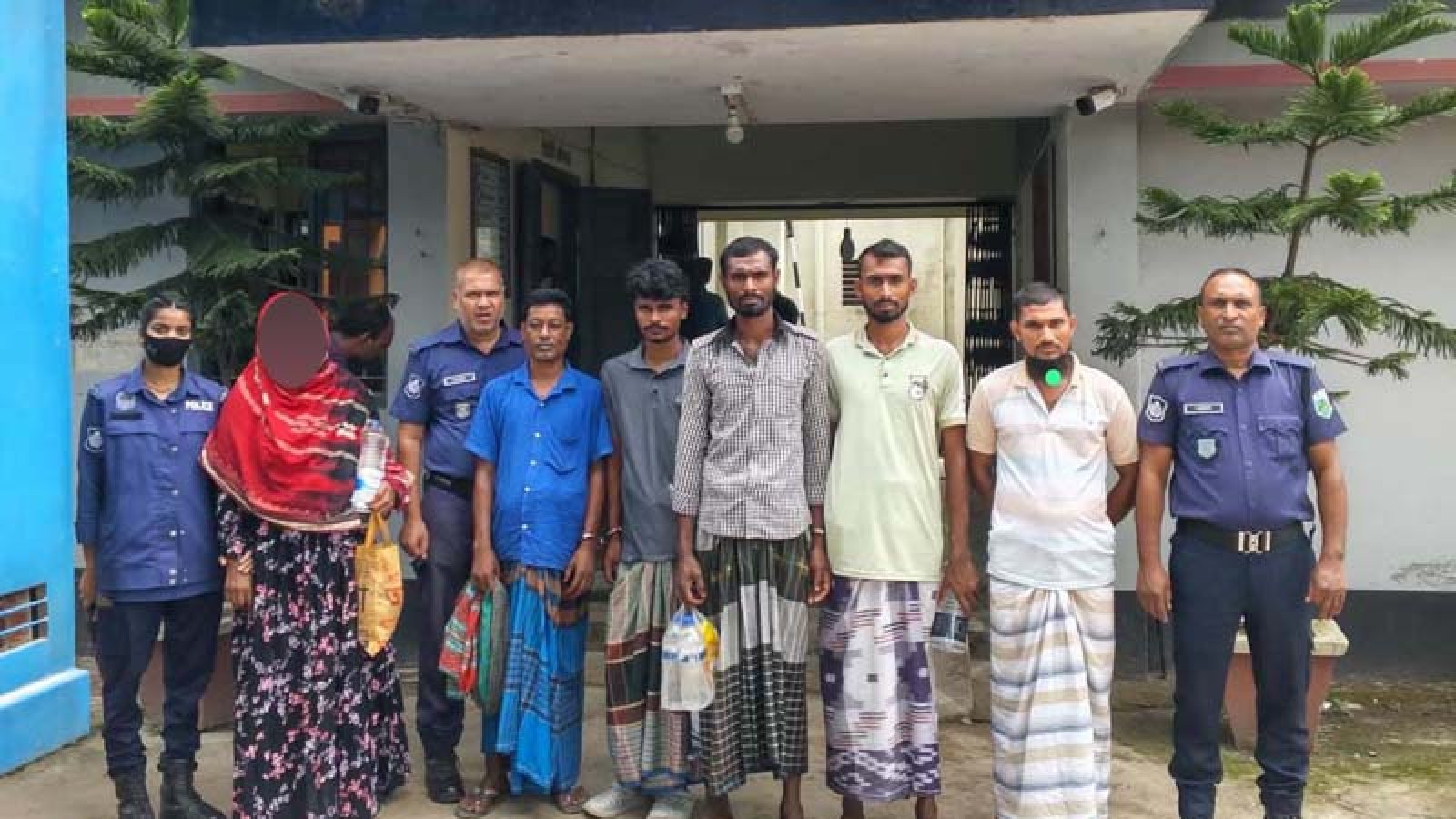 সাপাহারে বিভিন্ন মামলার ৬ আসামি গ্রেফতার