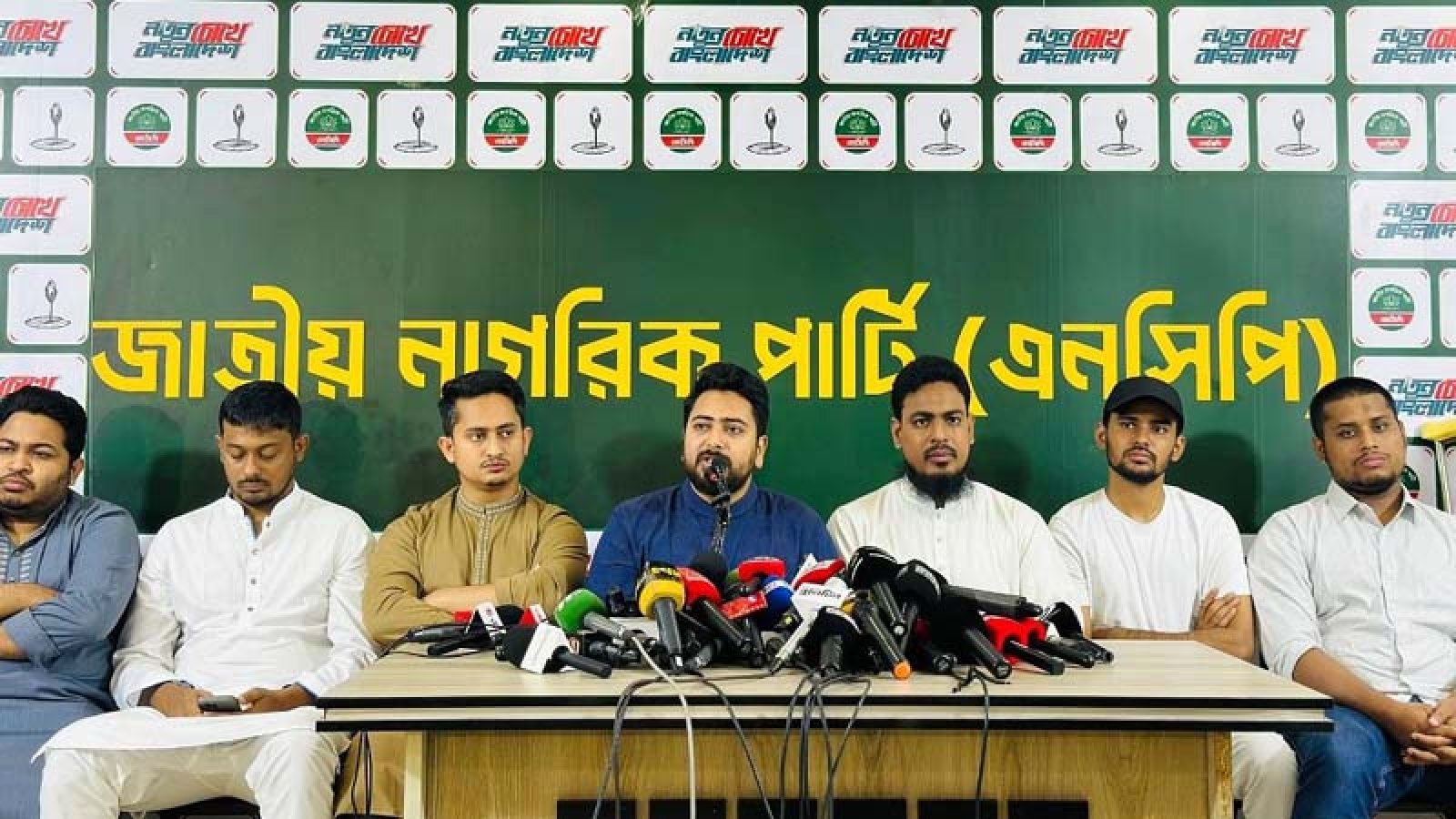 এই স্বরাষ্ট্রমন্ত্রীকে দিয়ে হবে না, বললেন নাহিদ