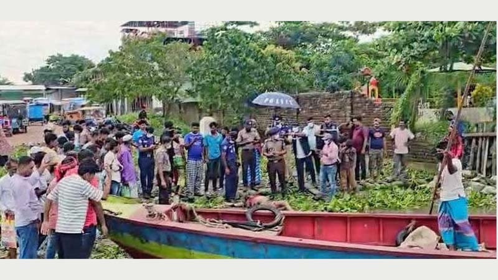 মেঘনায় কচুরিপানায় উৎকট গন্ধ, মিলল নারী-পুরুষের লাশ
