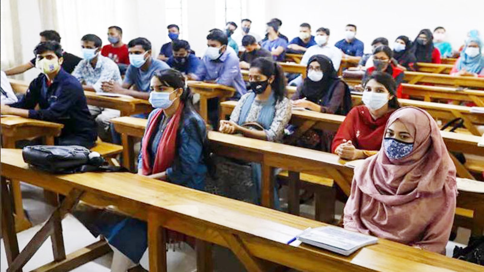 সাংবাদিকতায় পড়াশোনা: পেশায় অনীহা ৯০% শিক্ষার্থীর, কেন এই অনাগ্রহ