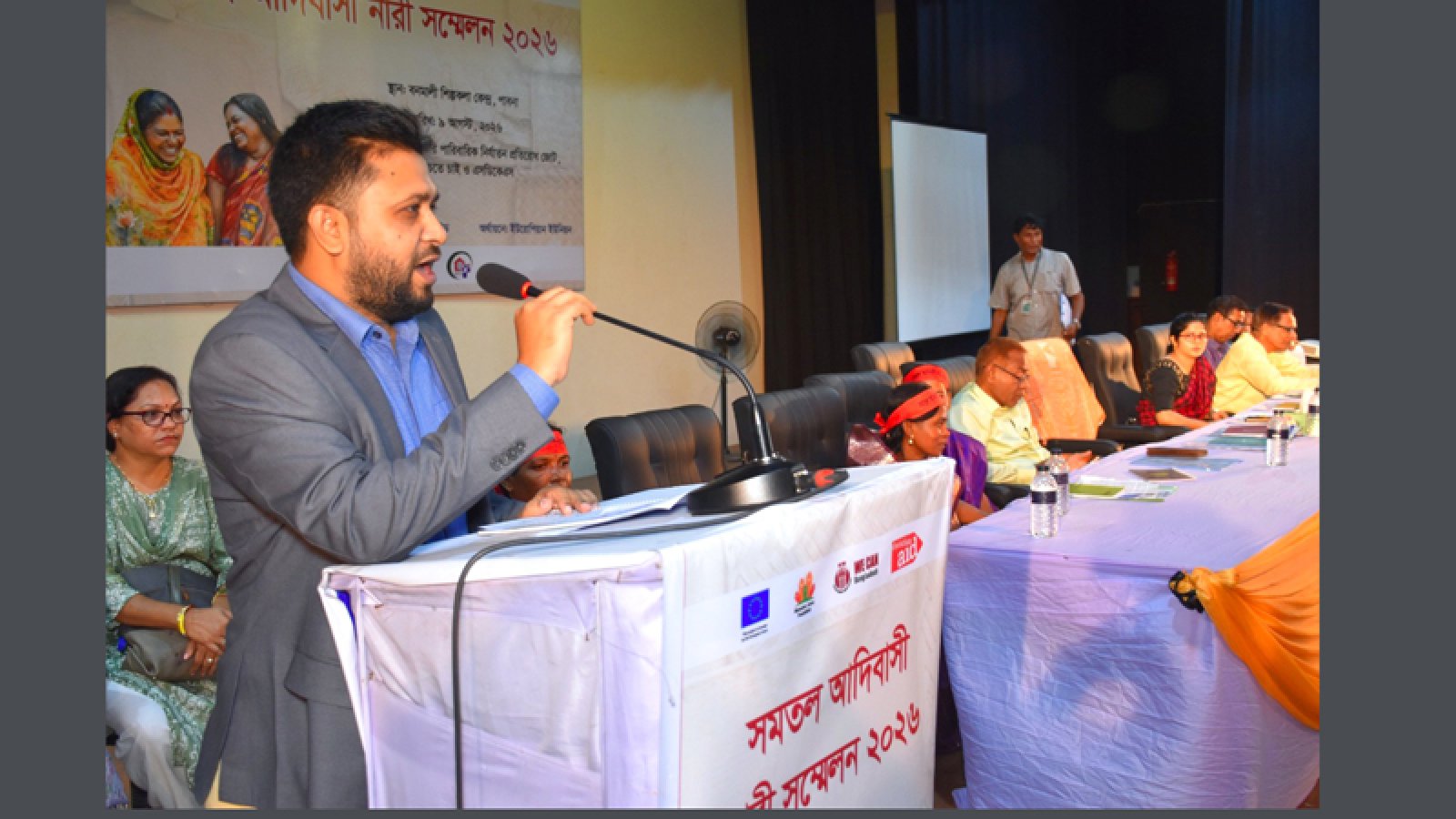 পাবনায় সমতল আদিবাসী নারী সম্মেলনে আইনগত অধিকার সম্পর্কে সচেতন হওয়ার আহ্বান