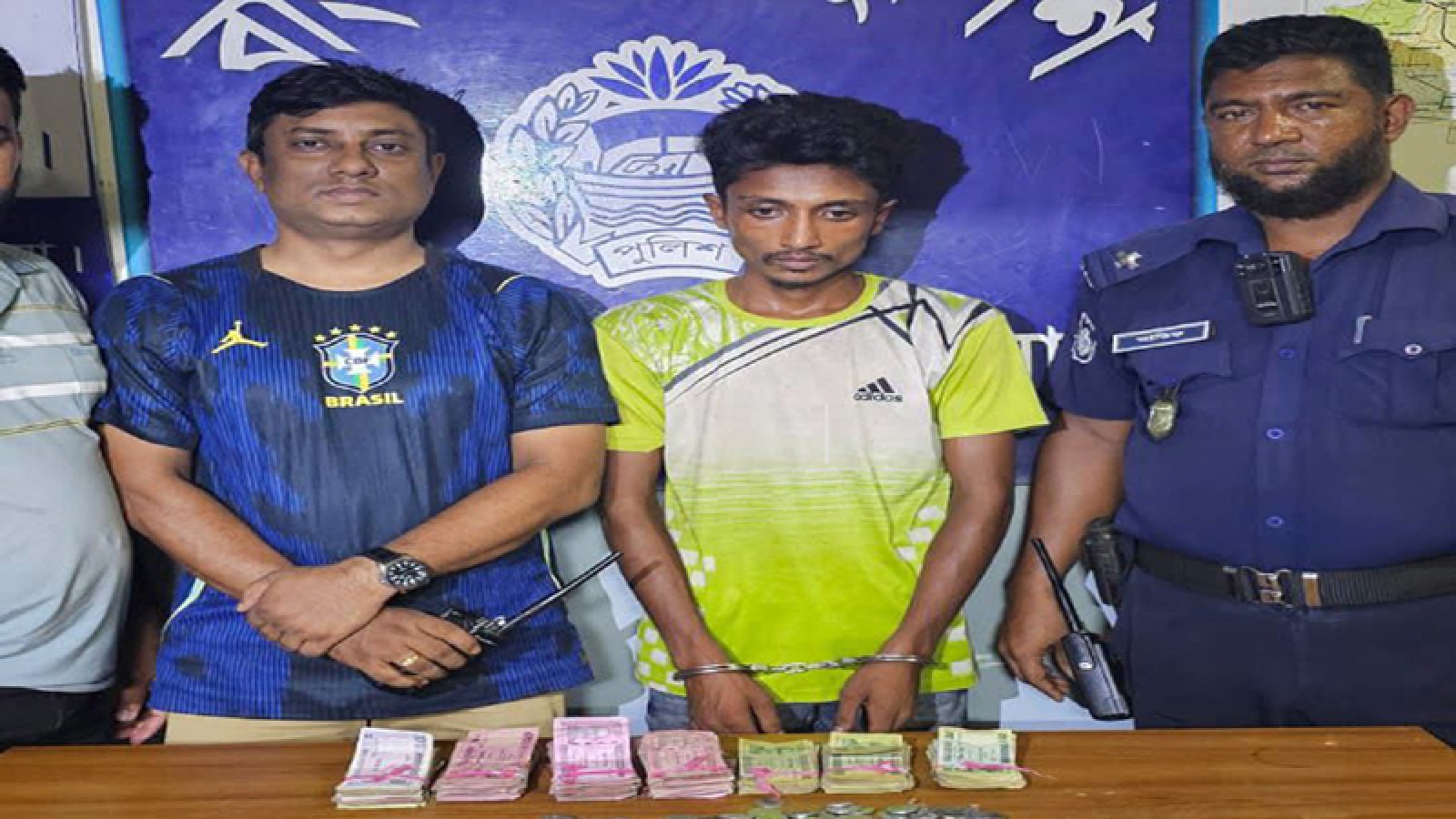 ঠাকুর অনুকূল চন্দ্র আশ্রমের দান বাক্স ভেঙ্গে টাকা চুরির অভিযোগে গ্রেপ্তার ১