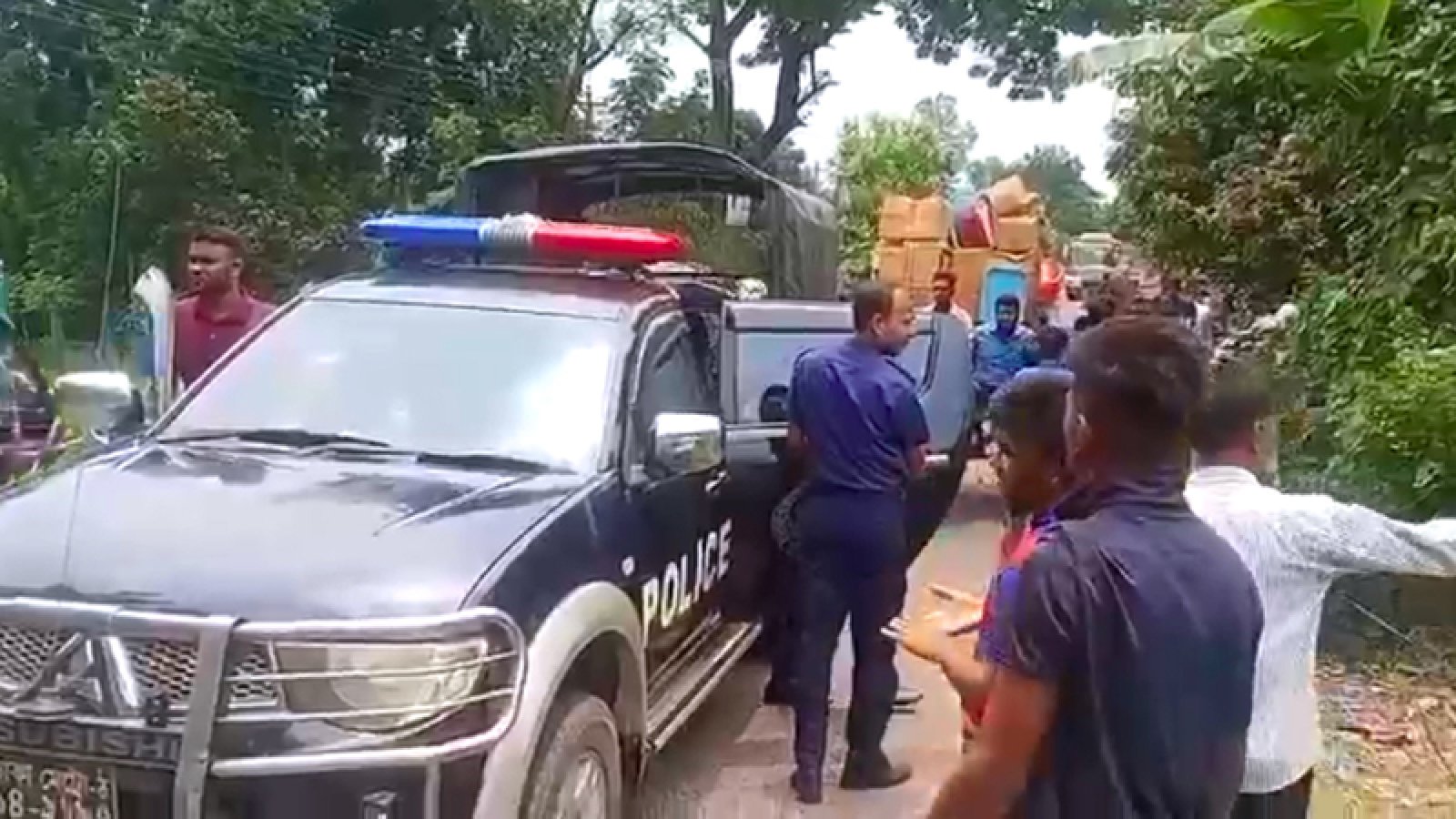 আম বাগানে মিলল লেবু বিক্রেতার ঝুলন্ত মরদেহ