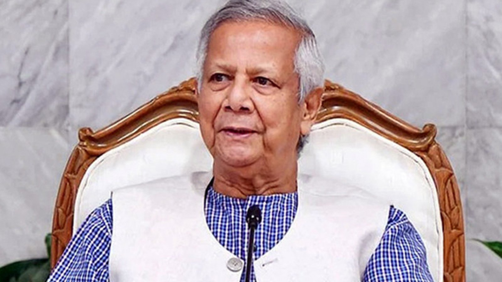 ড. ইউনূসসহ সব উপদেষ্টার দেশত্যাগে নিষেধাজ্ঞা চেয়ে রিট