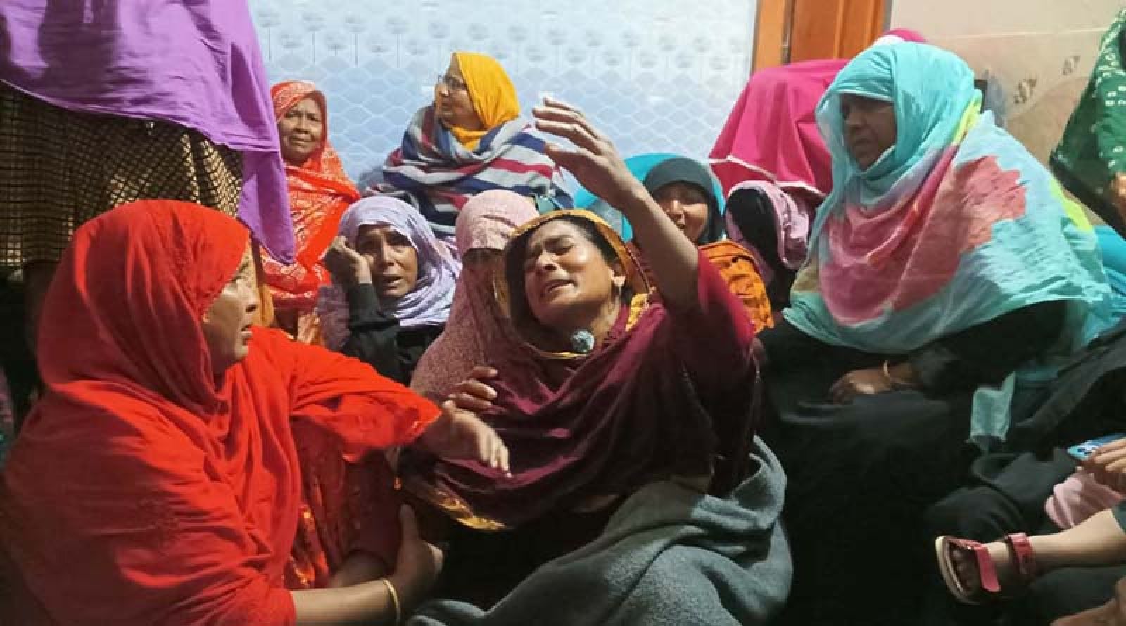 ‘অজু করে নামাজ পড়তে গেল আর ফিরে আসল না’