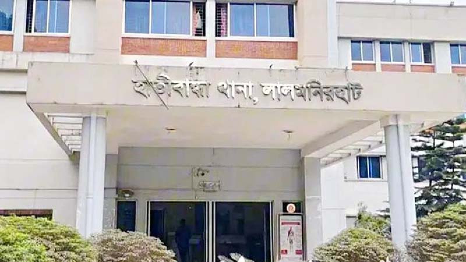 মাদক কারবারিদের হামলায় আহত দুই পুলিশ, হাতকড়া পরেই পালালেন আসামি