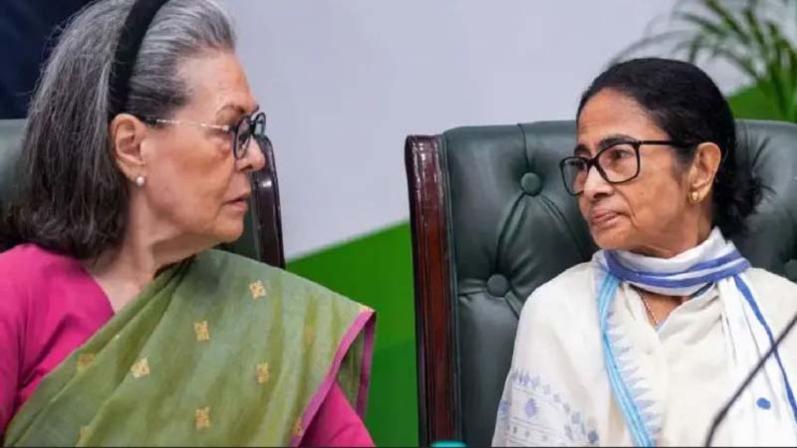 সনিয়ার প্রস্তাব! কংগ্রেসেই ফিরছেন ‘খড়কুটোহীন’ মমতা?