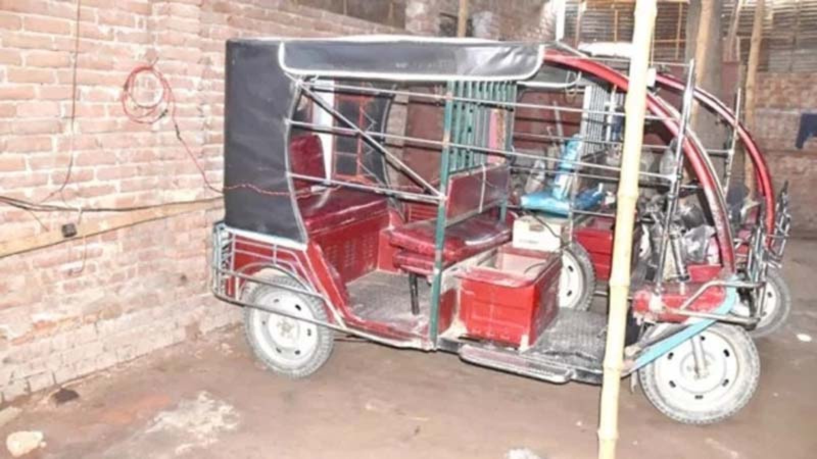 আবাসিক মিটারে চলছে অটোরিকশার চার্জিং ব্যবসা