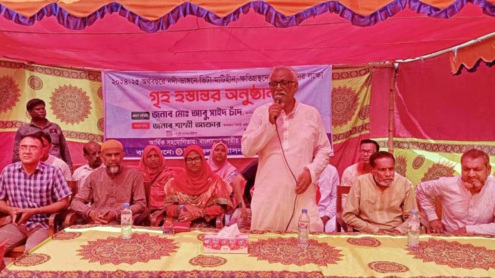 বাঘায় গ্রামীণ সড়ক নদী ভাঙনে ক্ষতিগ্রস্ত পরিবারকে নির্মিতঘর হস্তান্তর