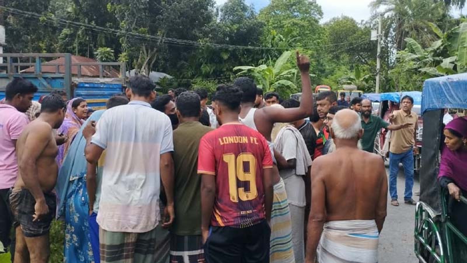 চাটমোহরে ট্রলির সাথে মুখোমুখি সংঘর্ষে প্রাণ গেল অটোভ্যান চালকের