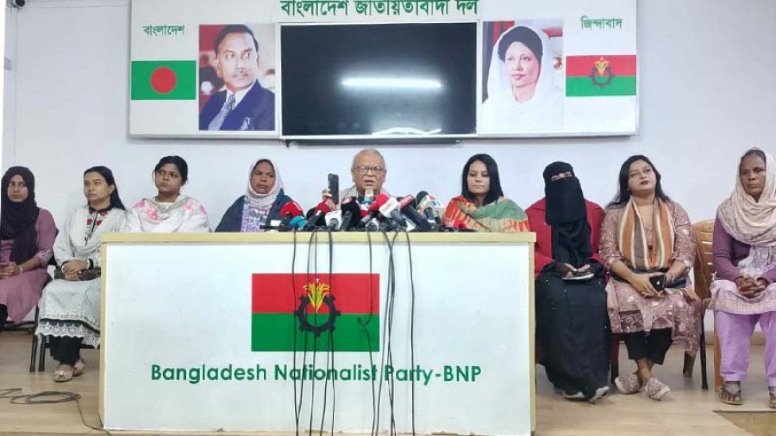 জামায়াত-শিবির প্রতিনিয়ত বিএনপির নারী কর্মীদের হুমকি দিচ্ছে: রিজভী