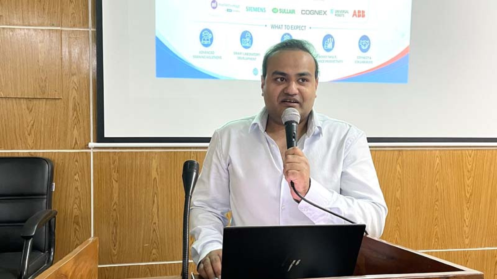 রুয়েটে সেমিনার অনুষ্ঠিত