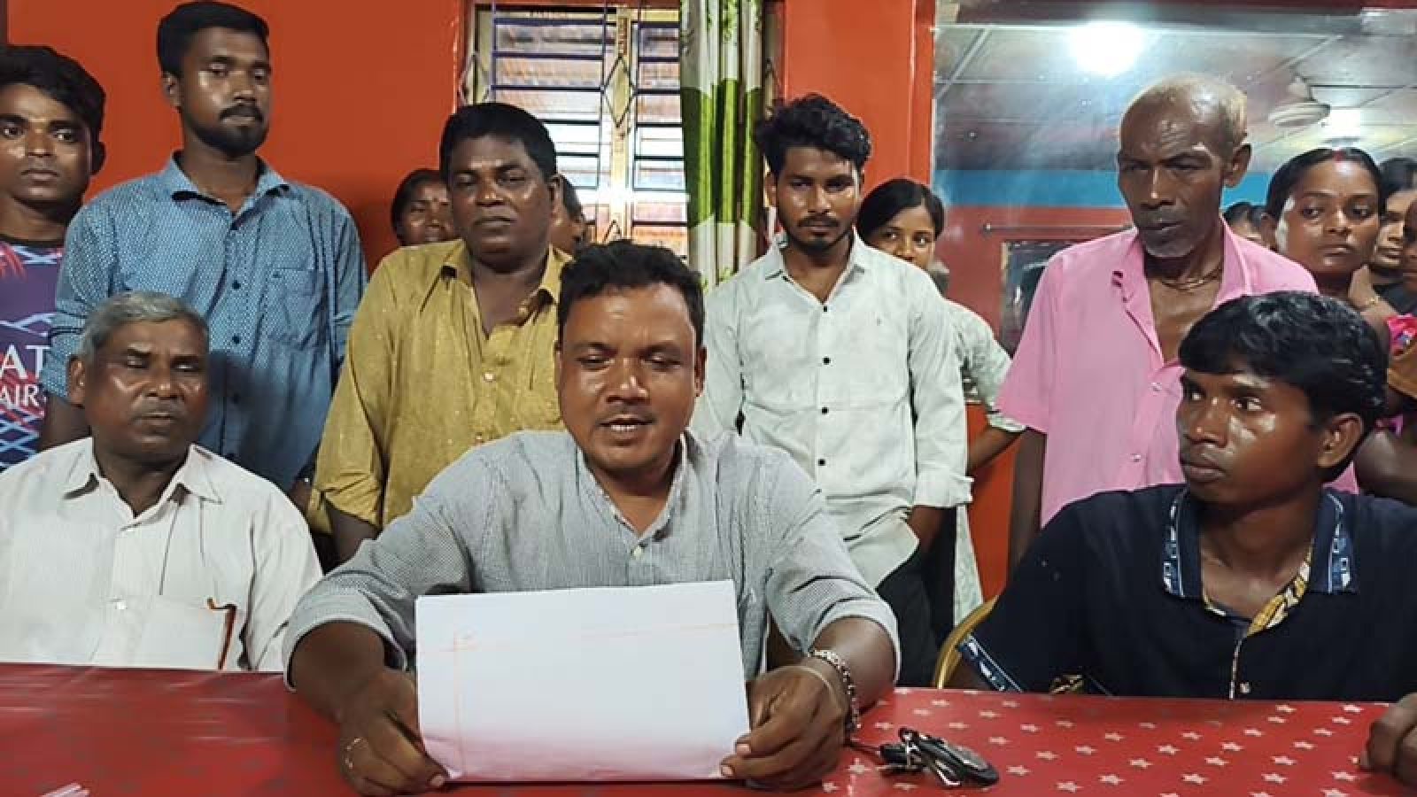 সাপাহারে জাতীয় আদিবাসী পরিষদের উপজেলা কমিটি গঠন নিয়ে বিতর্ক, কমিটি বর্জনের ঘোষণা