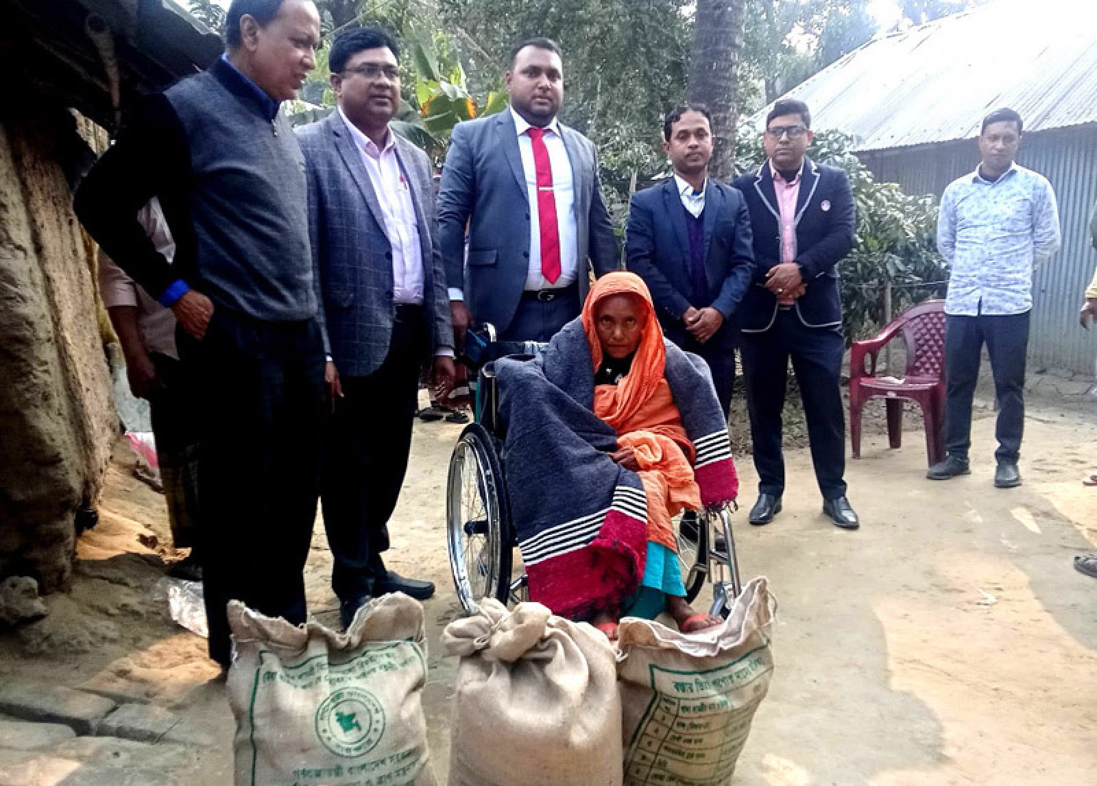 কারামুক্ত অসহায় রাহেলার দায়িত্ব নিলেন ইউএনও আলাউল