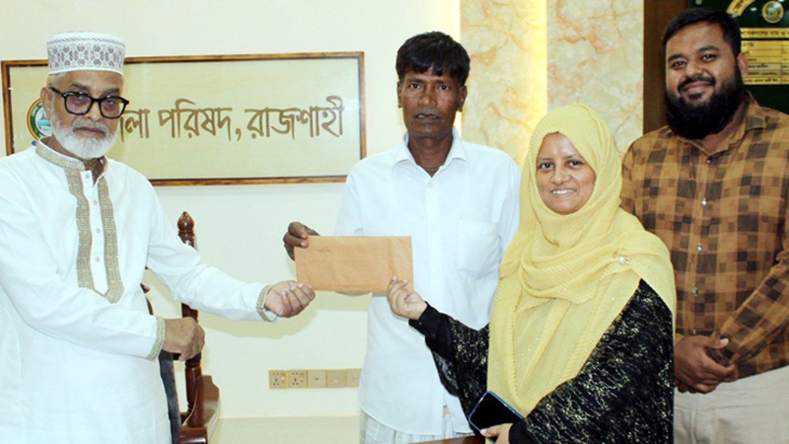 রাজশাহীর ১৭৭ পূজামণ্ডপে জেলা পরিষদের ১৪ লাখ টাকা অনুদান