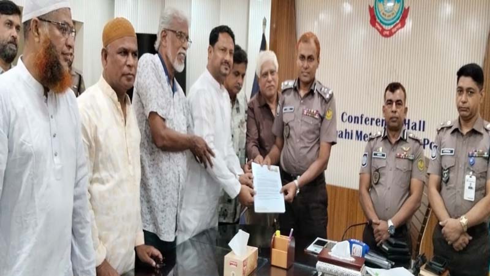 মহানগরীর নিরাপত্তায় সাত দাবিতে স্মারকলিপি স্বার্থ সংরক্ষণ কমিটির