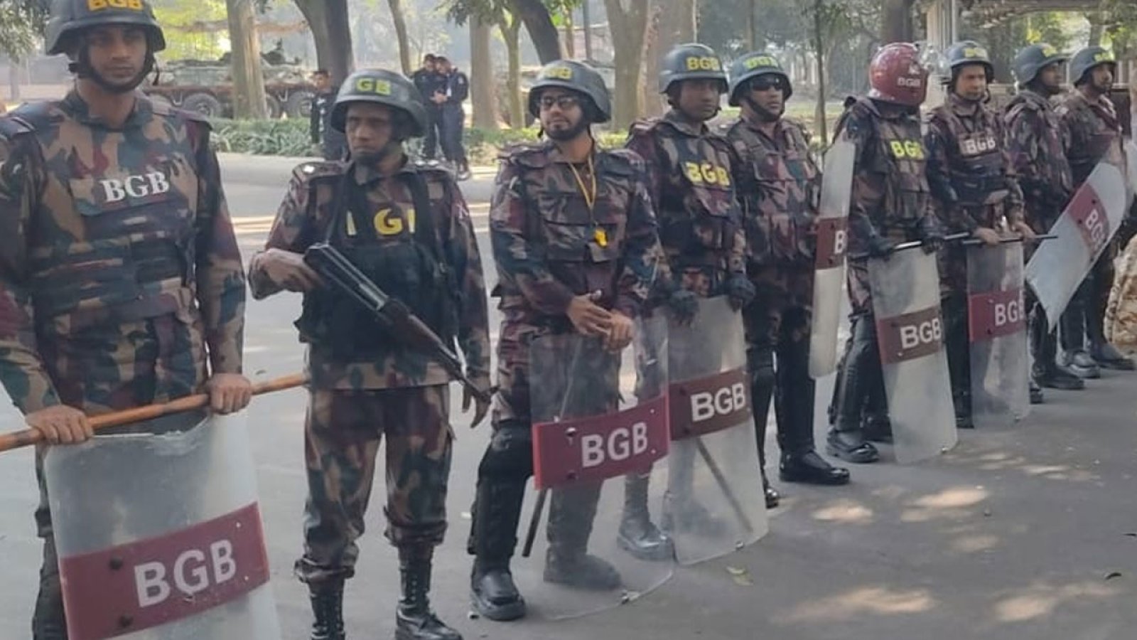 রাজধানীতে ৬ প্লাটুন বিজিবি মোতায়েন