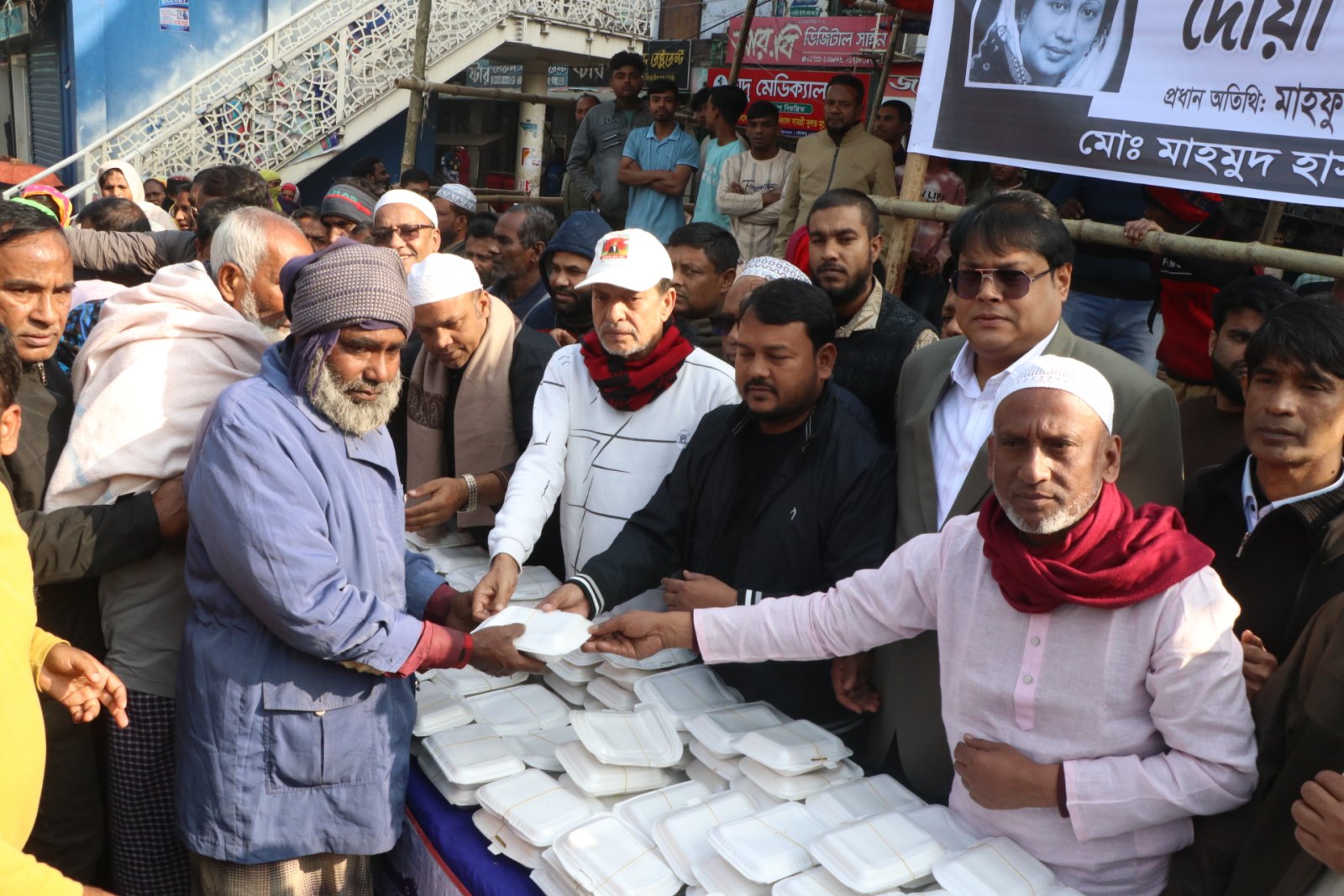 নগরীতে খালেদা জিয়ার রুহের মাগফেরাত কামনা করে দোয়া ও খাবার বিতরন