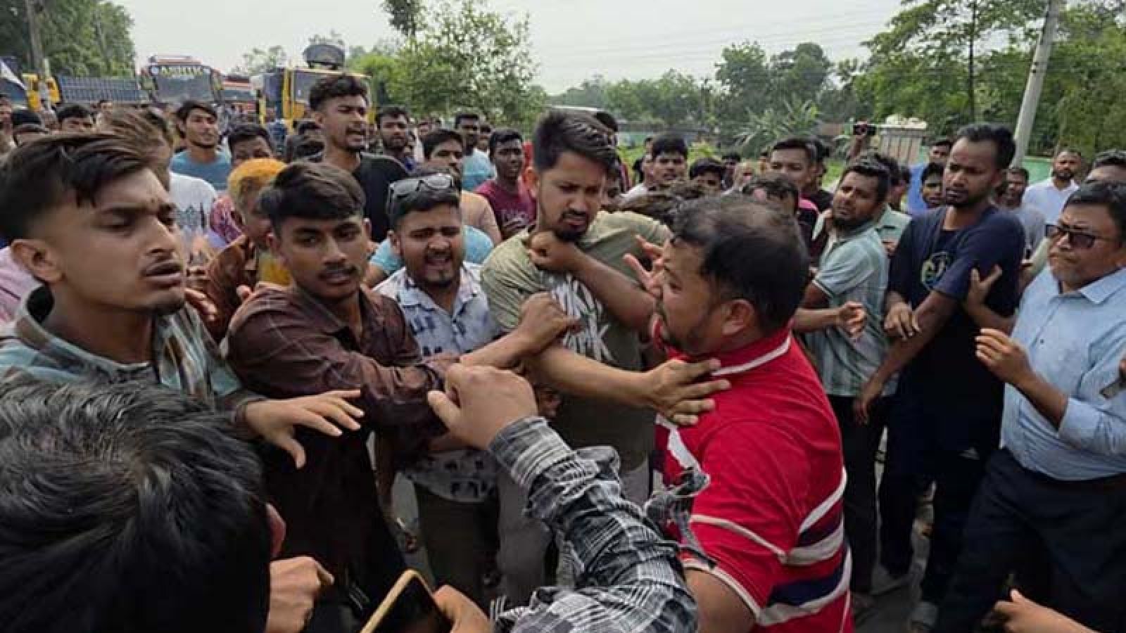 ঠাকুরগাঁওয়ে পাম্পে তেল নিতে গিয়ে হাতাহাতি