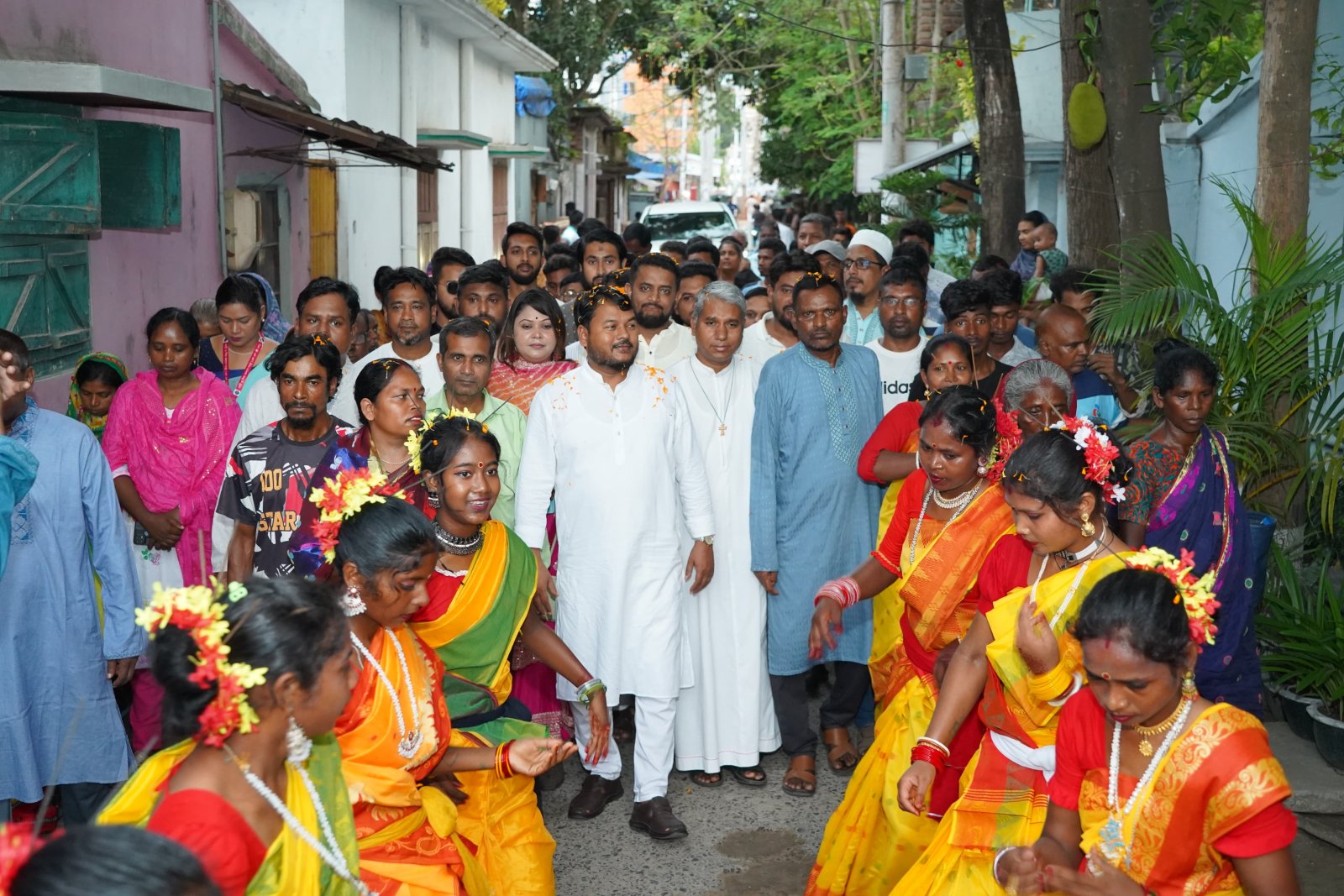 ধর্মপল্লীর উদ্যোগে রাসিক প্রশাসককে সংবর্ধনা