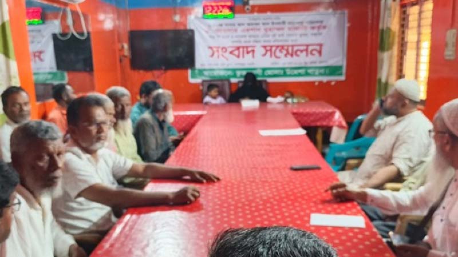 সাপাহারে সম্পত্তি থেকে সৎ মা ও লাবালক শিশুদের বঞ্চিত করার প্রতিবাদে সংবাদ সম্মেলন