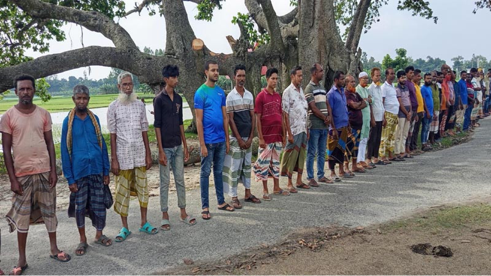 মান্দার ‘ভাইরাল বটগাছ’ নিয়ে অপপ্রচারের অভিযোগ