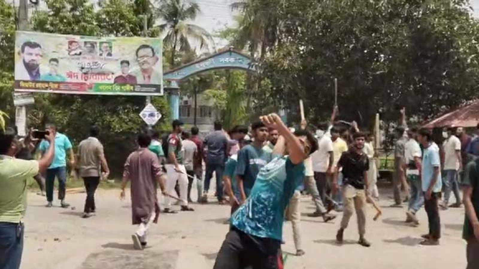 ঈশ্বরদী সরকারি কলেজে সংঘর্ষের ঘটনায় ছাত্রদলের মামলা, গ্রেপ্তার নেই