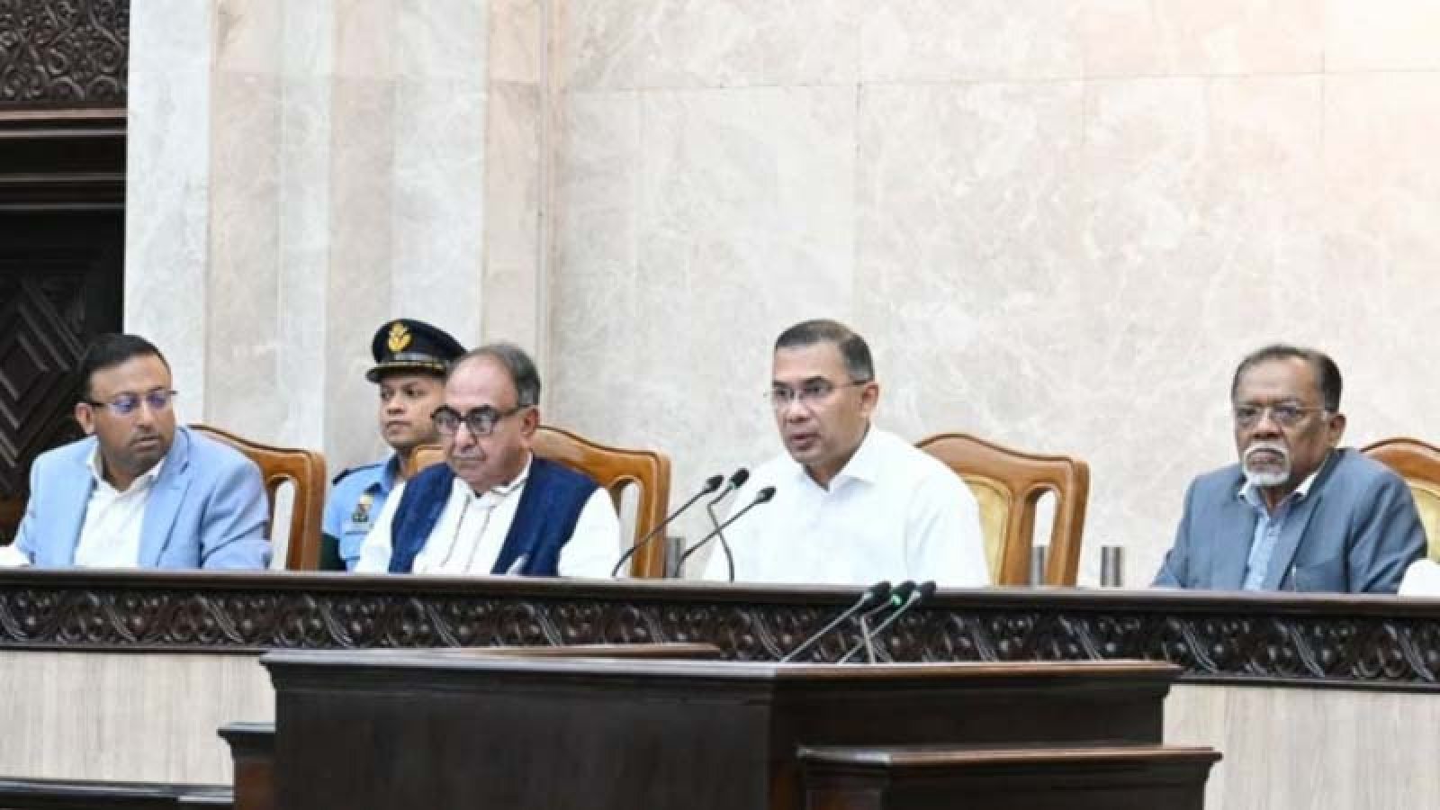 নির্বাচনি অঙ্গীকার পূরণে সরকারি কর্মকর্তাদের সহযোগিতা চান প্রধানমন্ত্রী