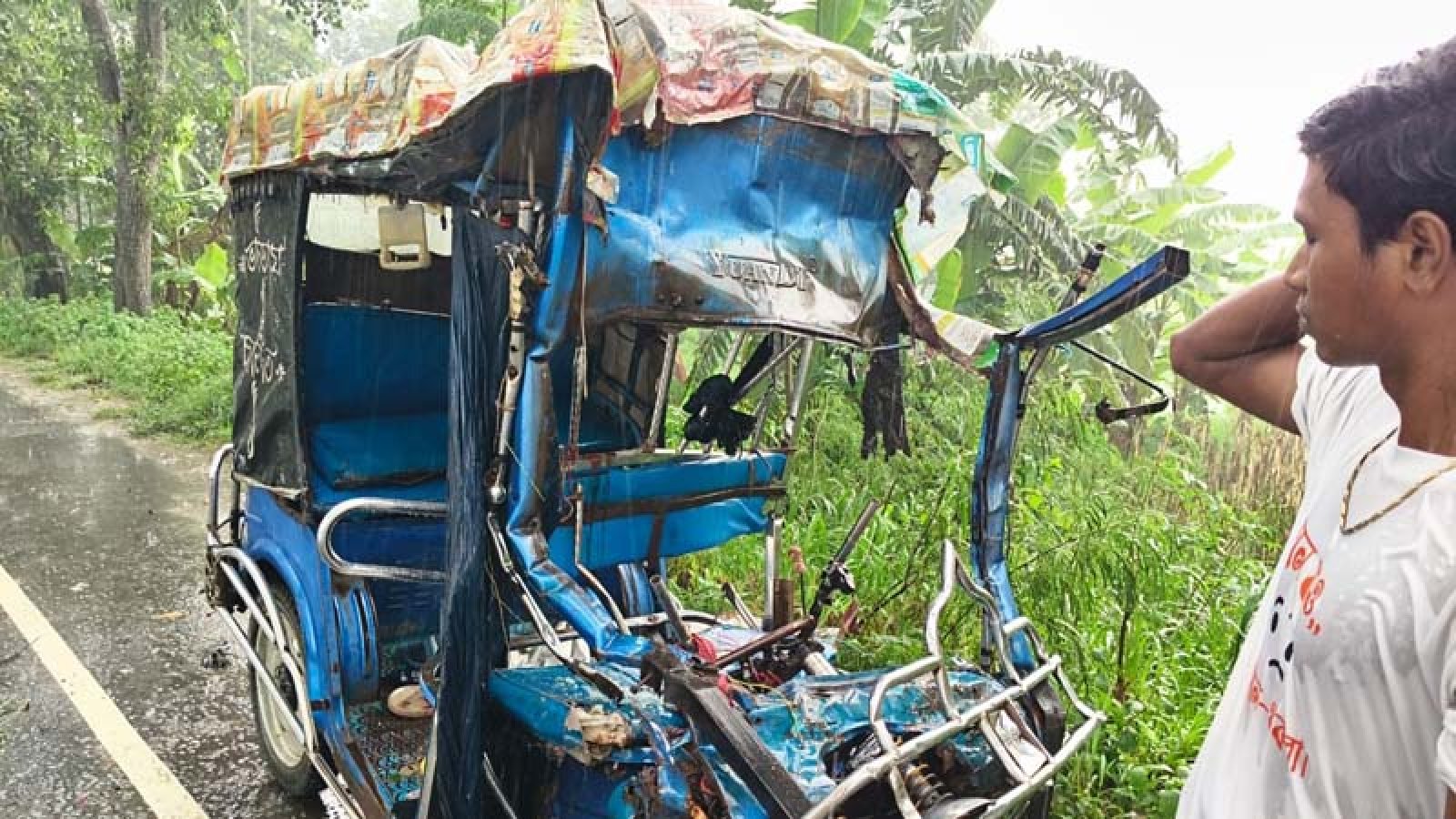 বড়াইগ্রামে ট্রাক-ইজিবাইক সংঘর্ষে নিহত ৩