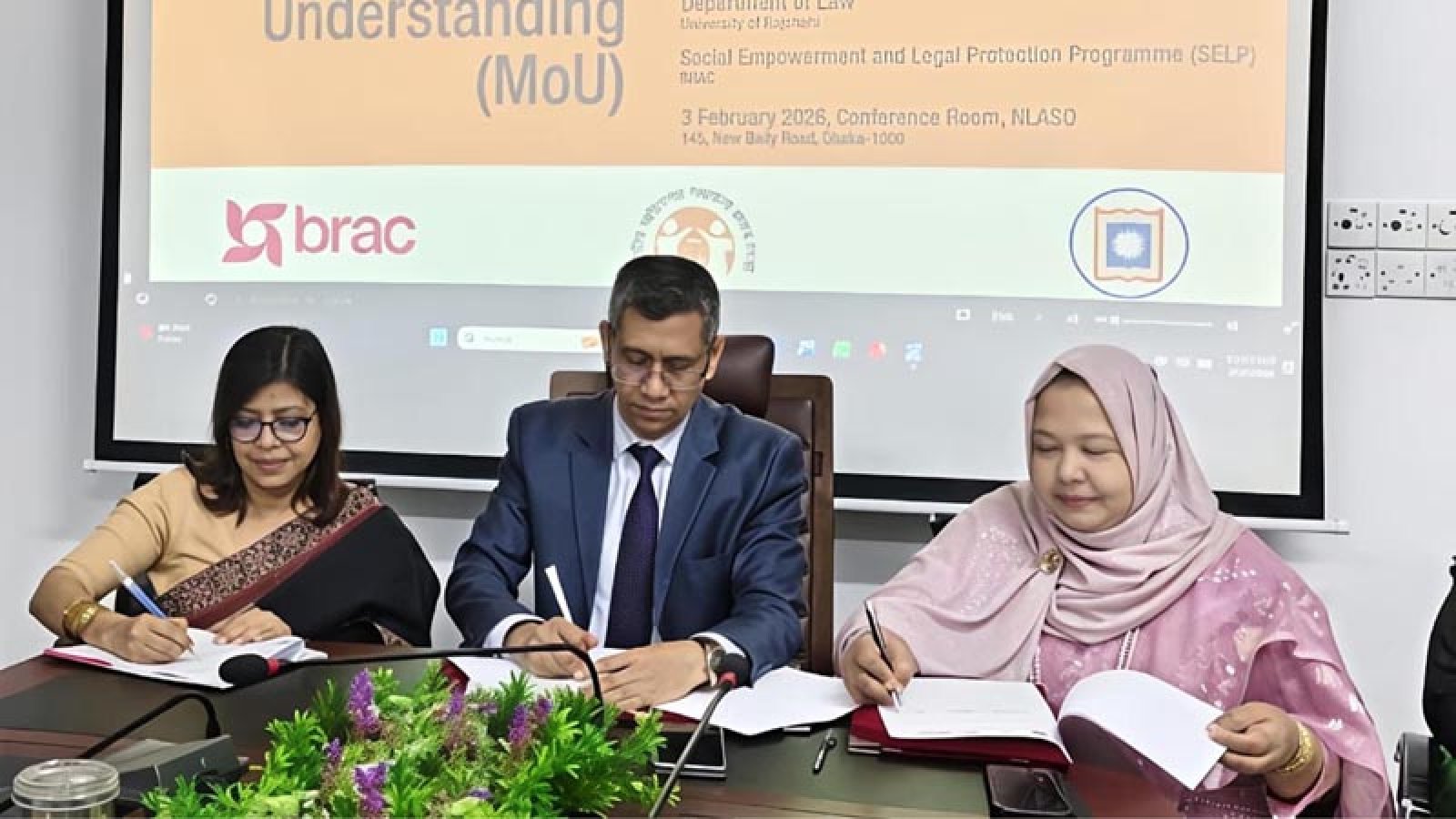 রাবি আইন বিভাগ, এনএলএএসও এবং ব্র্যাকের মধ্যে সমঝোতা স্মারক স্বাক্ষর