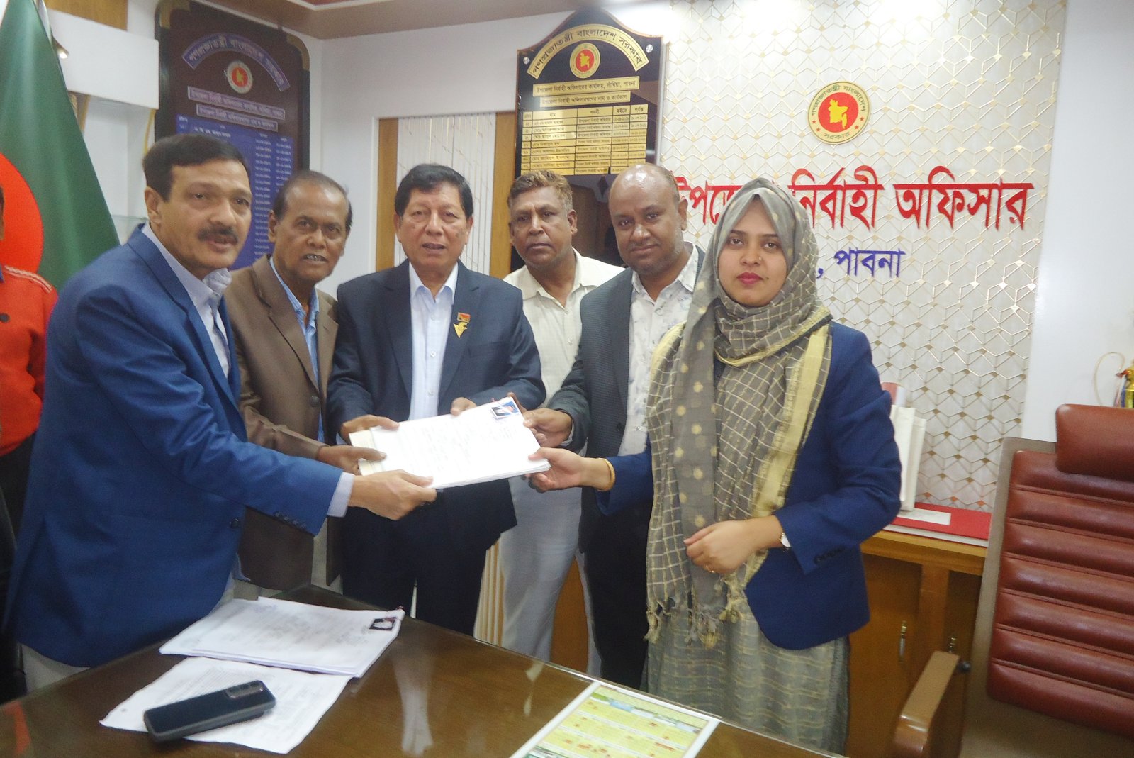 পাবনা-১আসনে মনোনয়নপত্র জমা দিলেন বিএনপি প্রার্থী ভিপি শামসুর রহমান