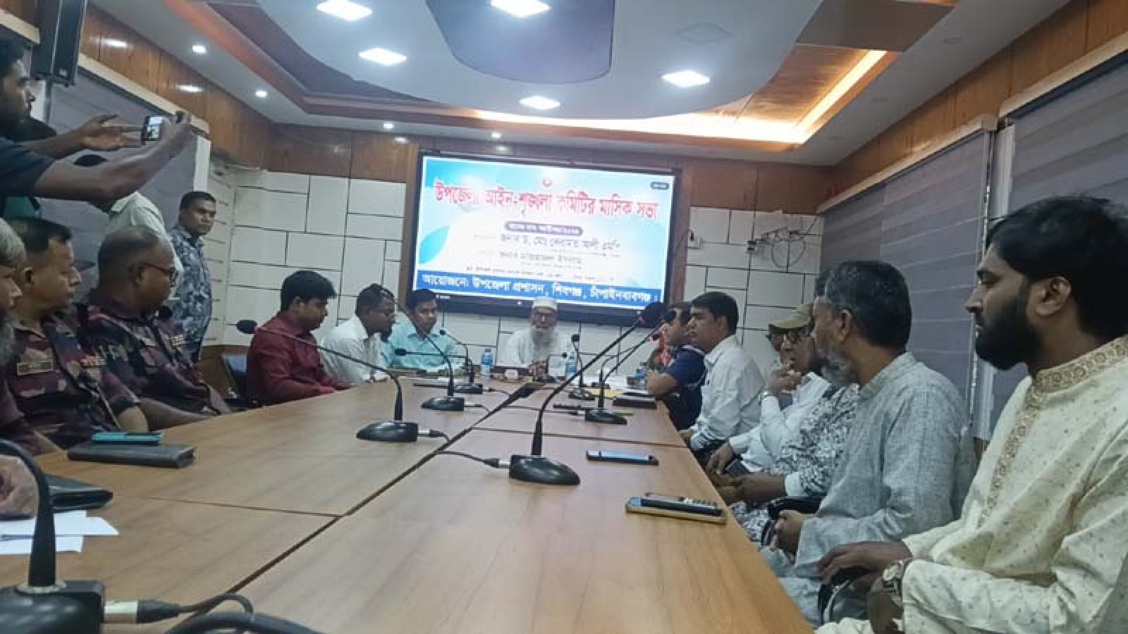 শিবগঞ্জে আইন-শৃঙ্খলা কমিটির সভা, বাল্যবিয়ে-মাদক ও সার সংকট নিয়ে আলোচনা