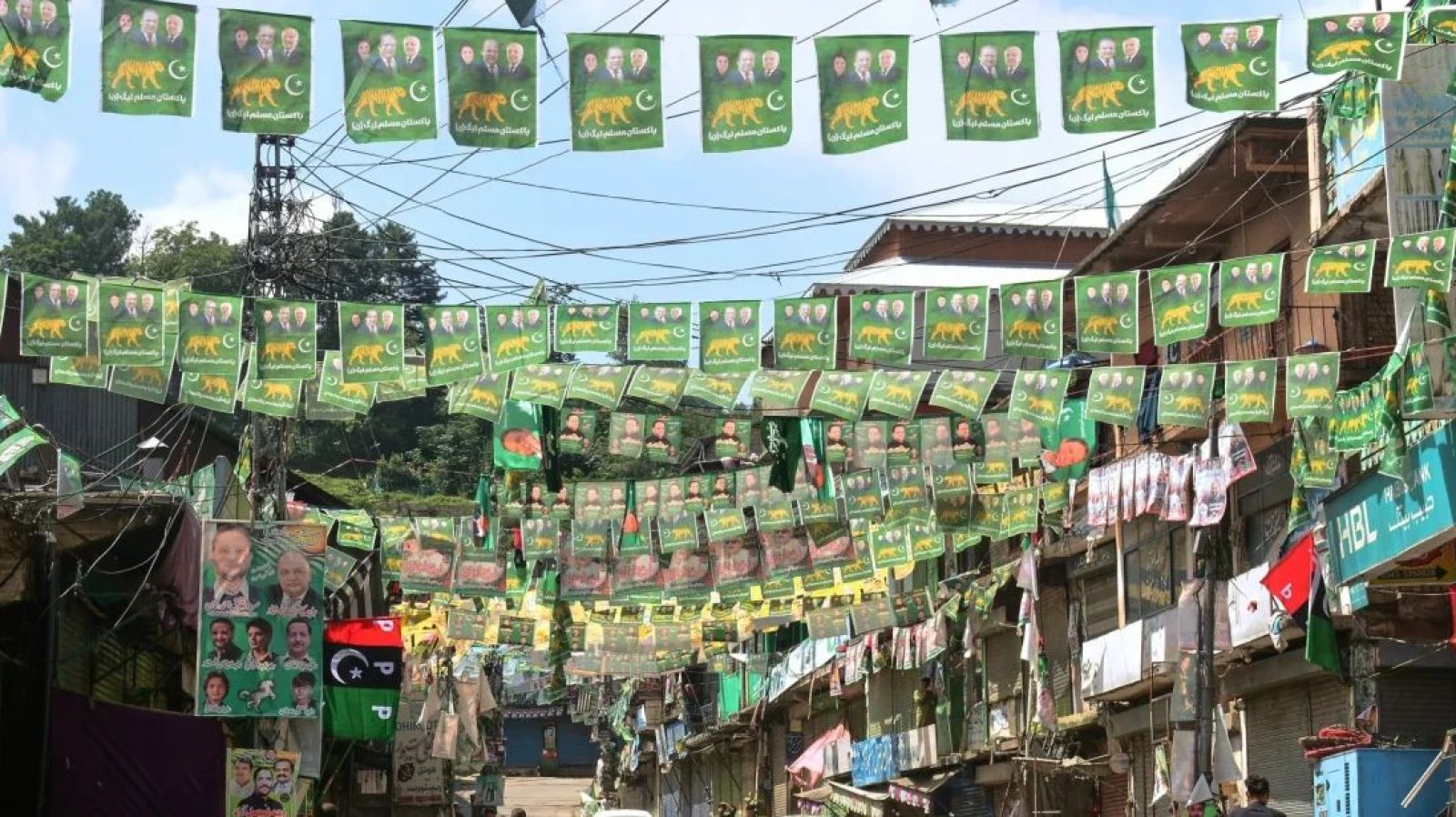 ১০০ দিনেও ফেরেনি ইন্টারনেট, পাকিস্তান-শাসিত কাশ্মীরে কী ঘটছে?