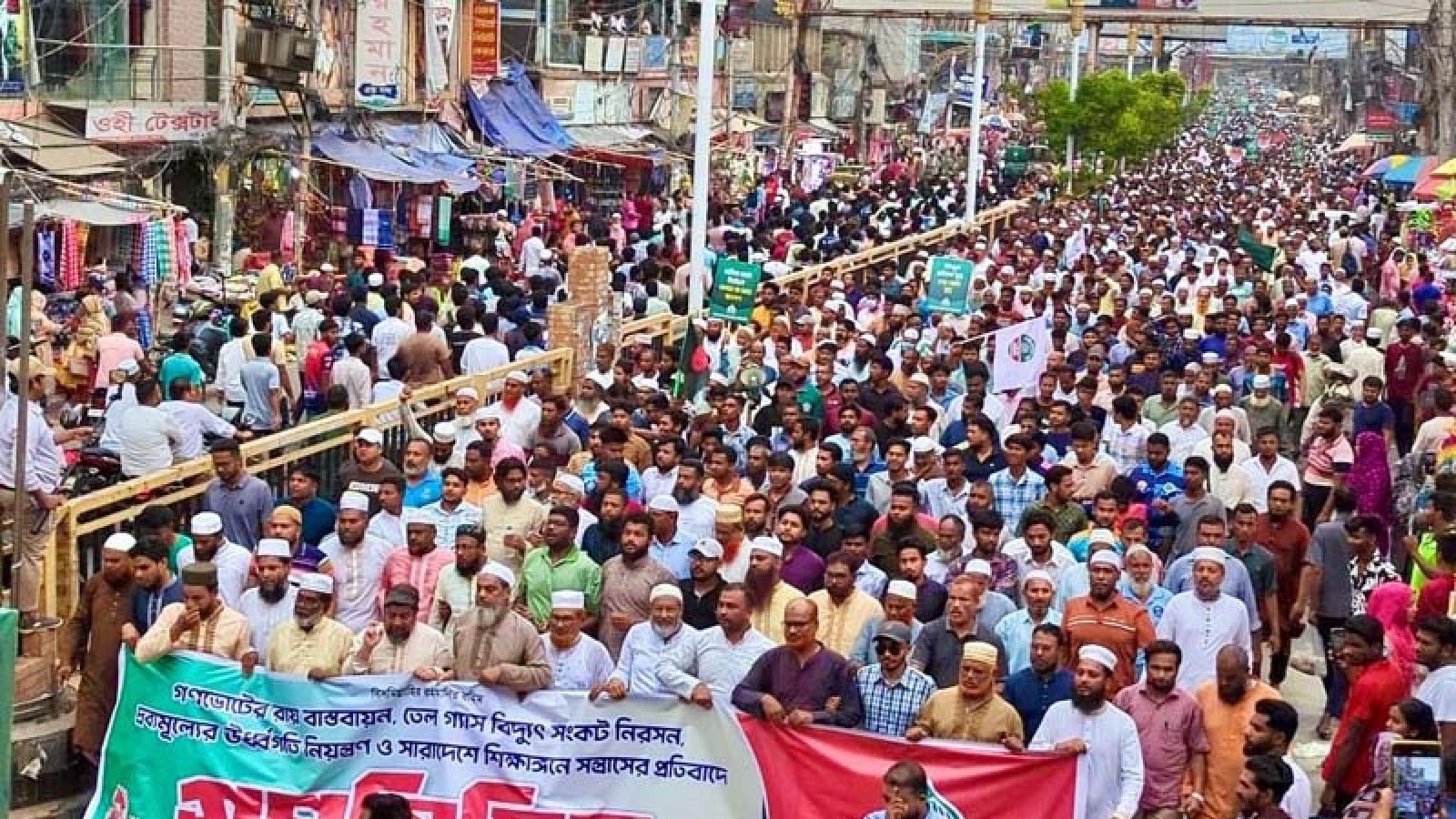 গণভোটের রায় বাস্তবায়ন দাবিতে ১১ দলীয় জোটের গণমিছিল