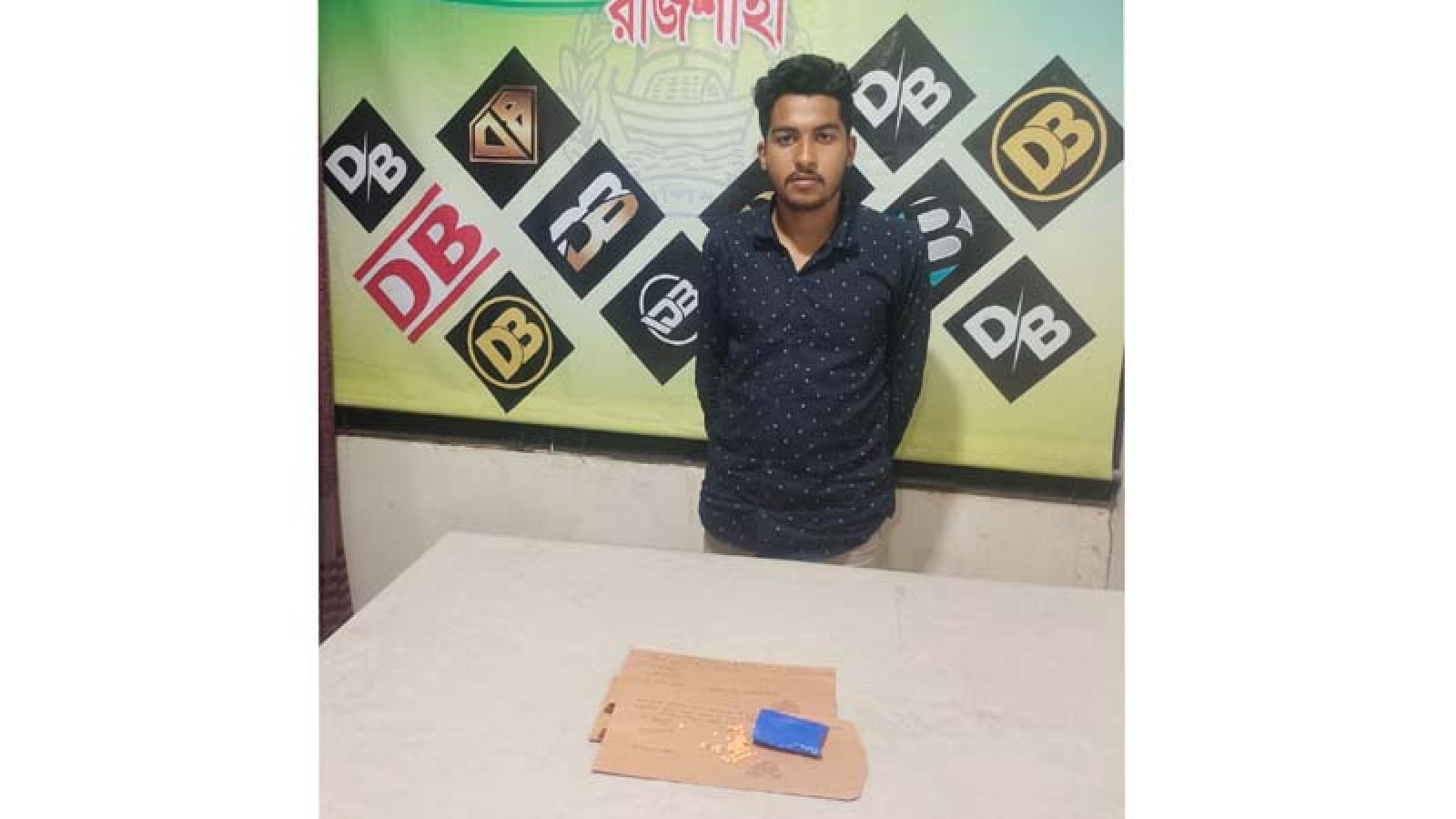 পুঠিয়ায় ১০০ ইয়াবাসহ যুবক গ্রেপ্তার, সহযোগী পলাতক