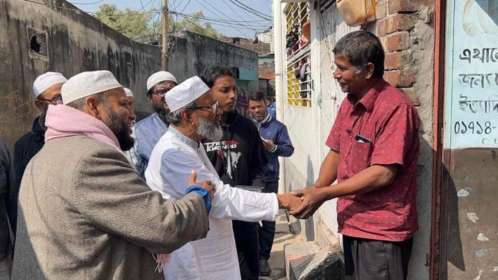 রাজশাহী-২ আসনের দাঁড়িপাল্লার প্রার্থী ডা. জাহাঙ্গীরের গণসংযোগ