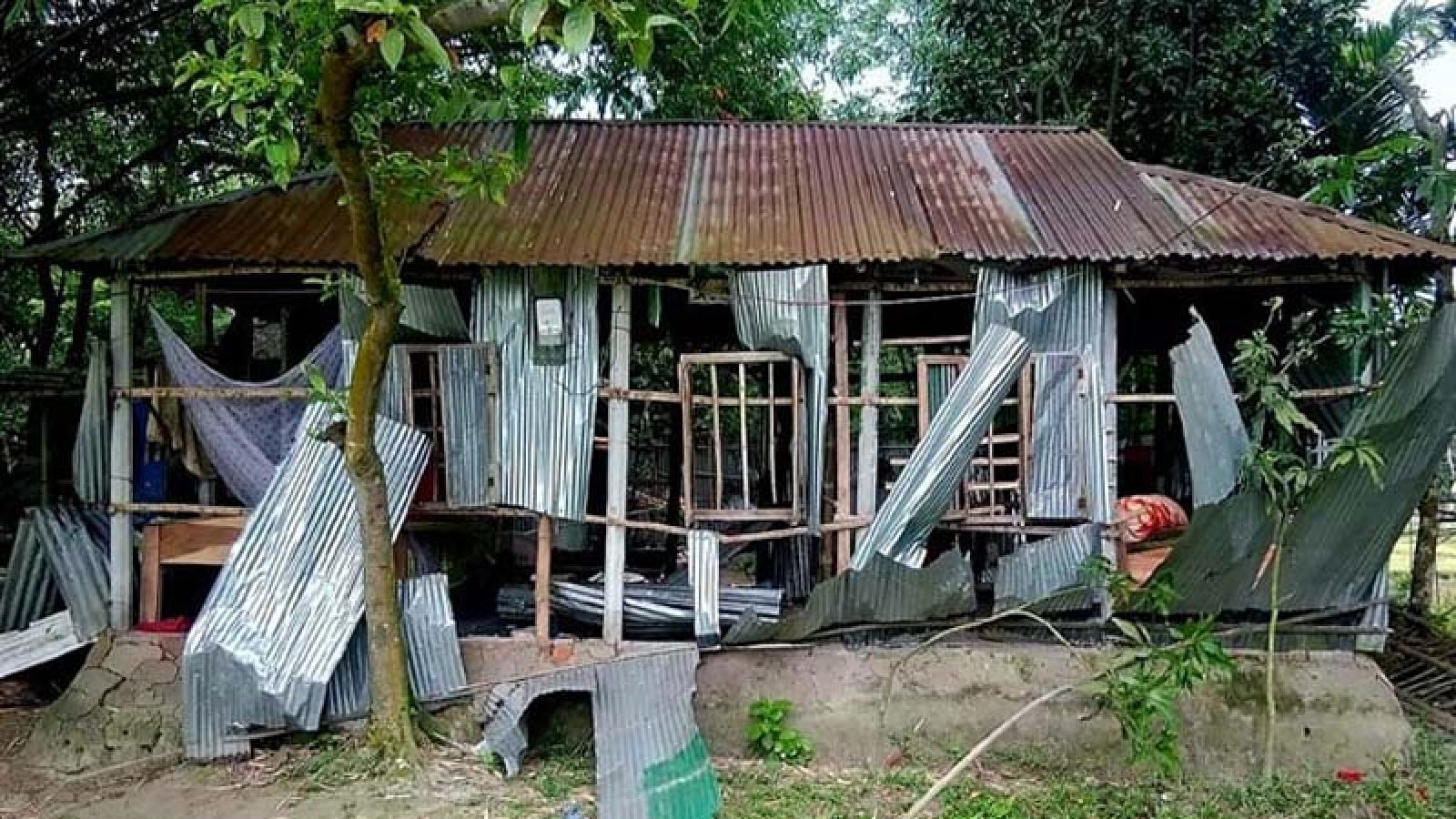 কিশোরকে পানিতে চুবিয়ে হত্যা, অভিযুক্তদের বাড়িতে হামলা-ভাঙচুর