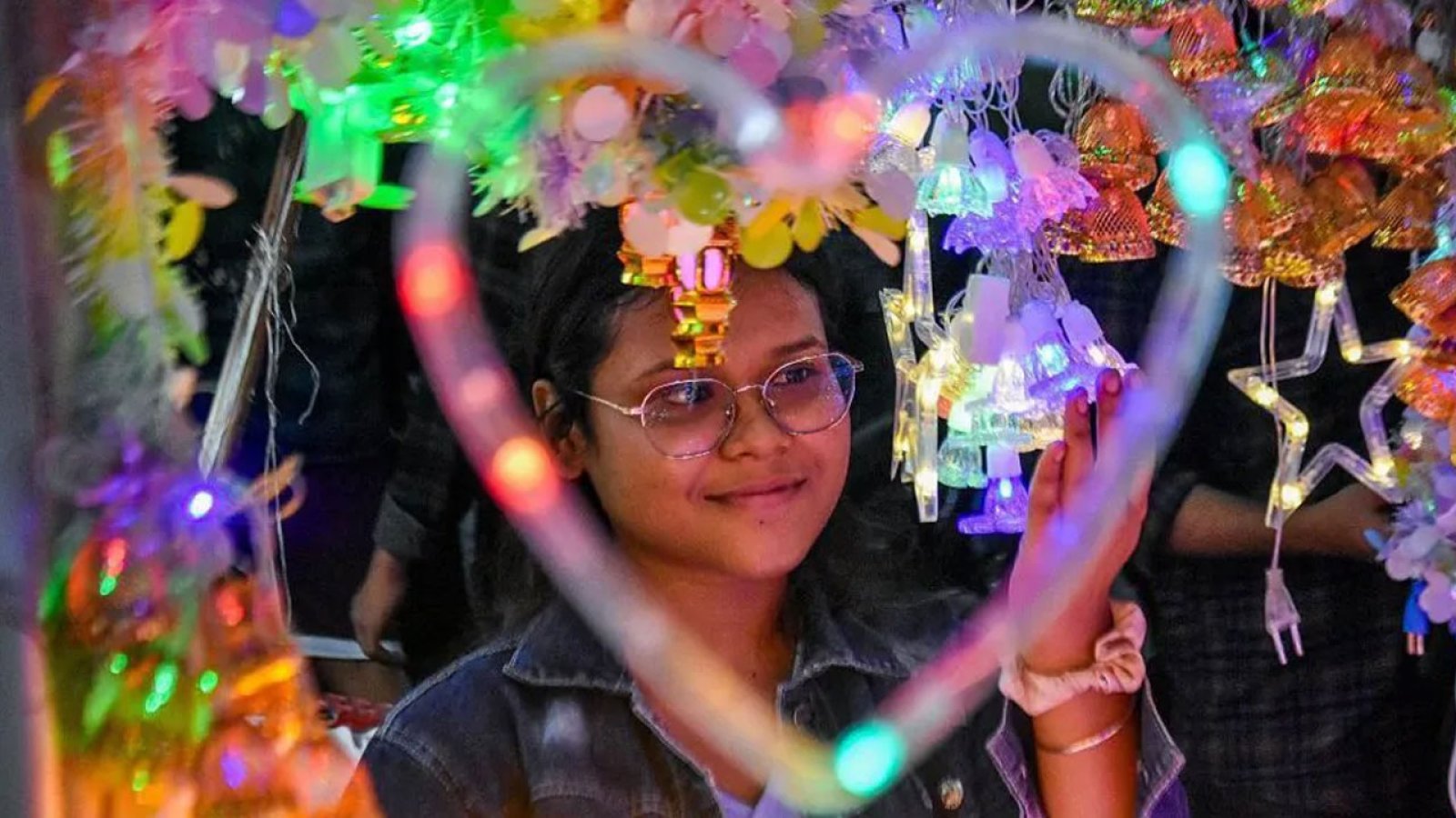 প্রবৃদ্ধির চাকচিক্যের আড়ালে বড় চ্যালেঞ্জের মুখে ভারত