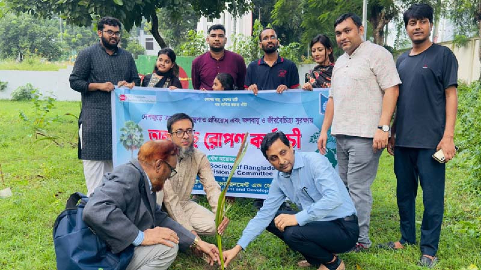 রুয়েটে বজ্রপাত প্রতিরোধে তালগাছের চারা রোপণ