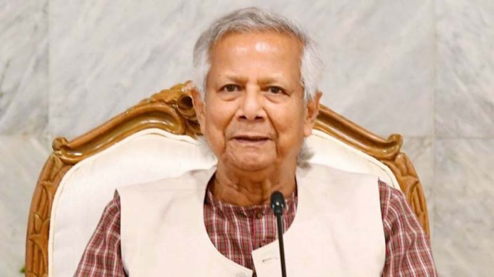 প্যারিসের উদ্দেশে ঢাকা ছাড়লেন ড. মুহাম্মদ ইউনূস