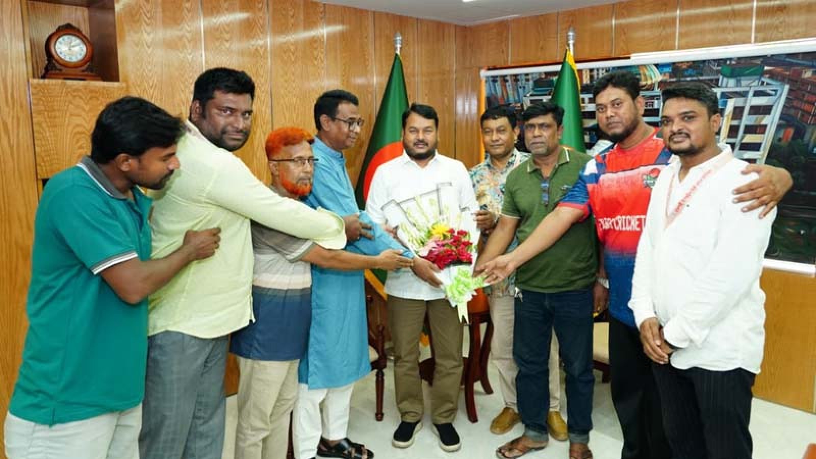 রাসিক প্রশাসকের সাথে রাজশাহী ইলেকট্রিক মিস্ত্রি শ্রমিক ইউনিয়ন নেতৃবৃন্দের সৌজন্য সাক্ষাৎ